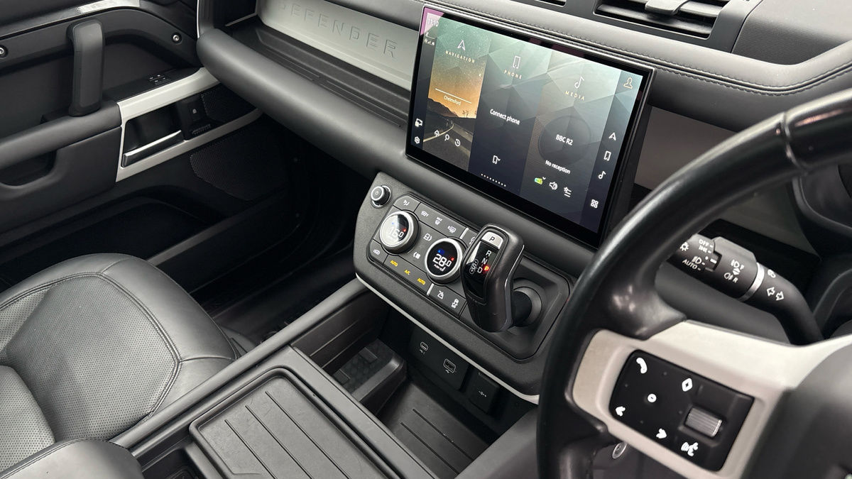 Land Rover Defender 110 Urban Image 18
