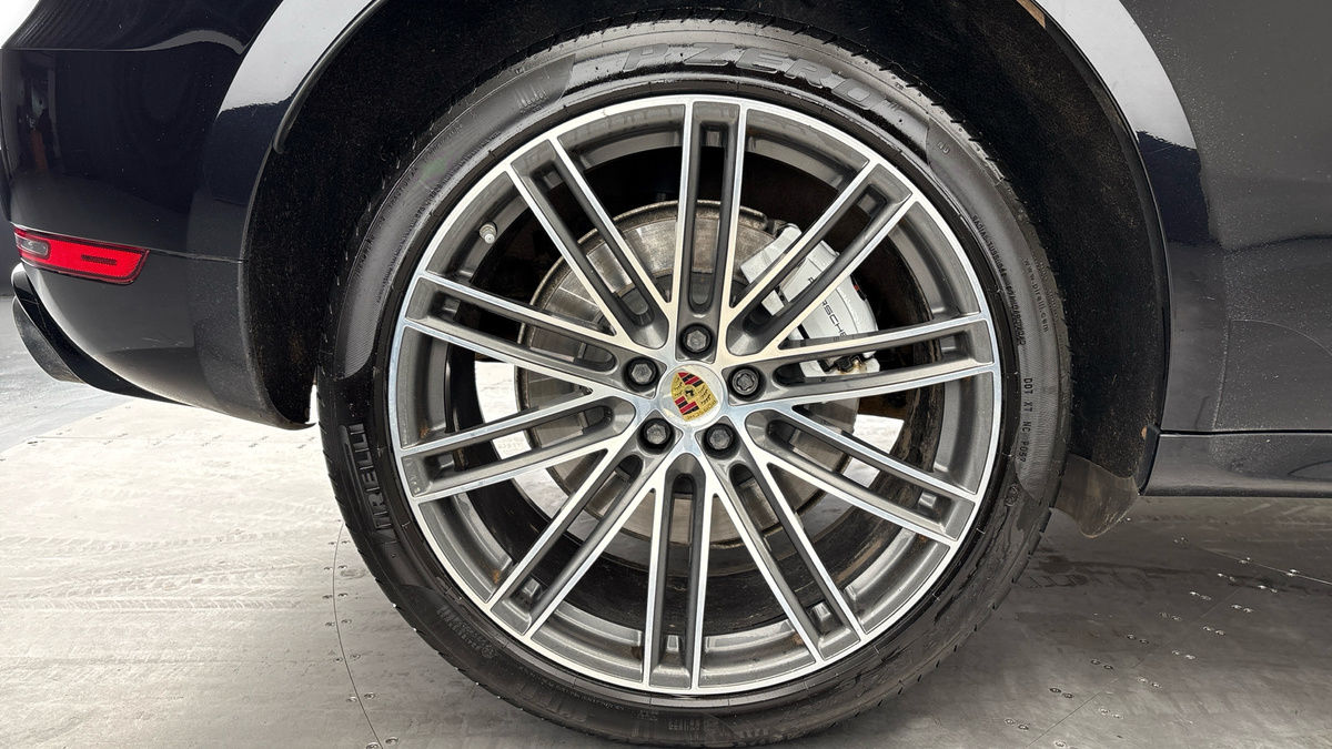 Porsche Macan Image 10