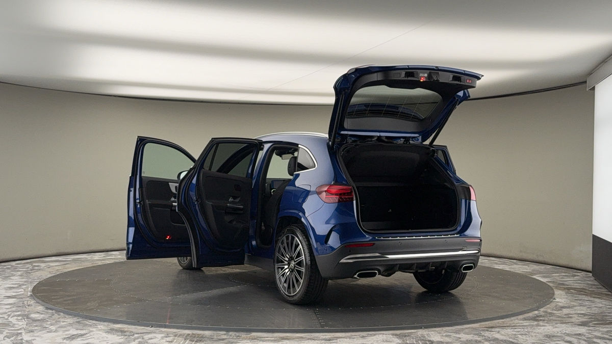 More views of Mercedes-Benz GLA