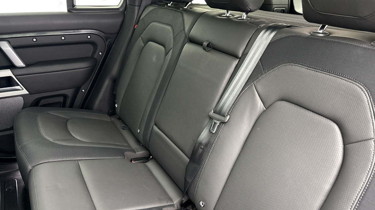 Land Rover Defender 110 Urban Image 16