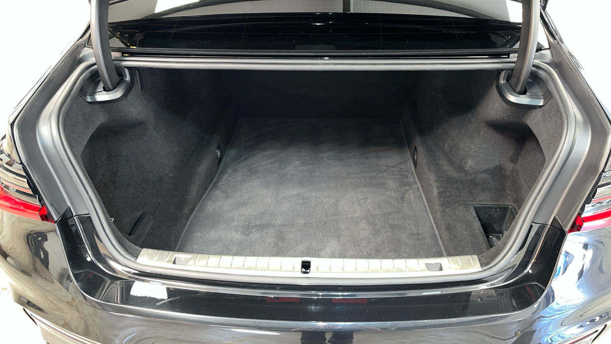 BMW 7 Series Image 11