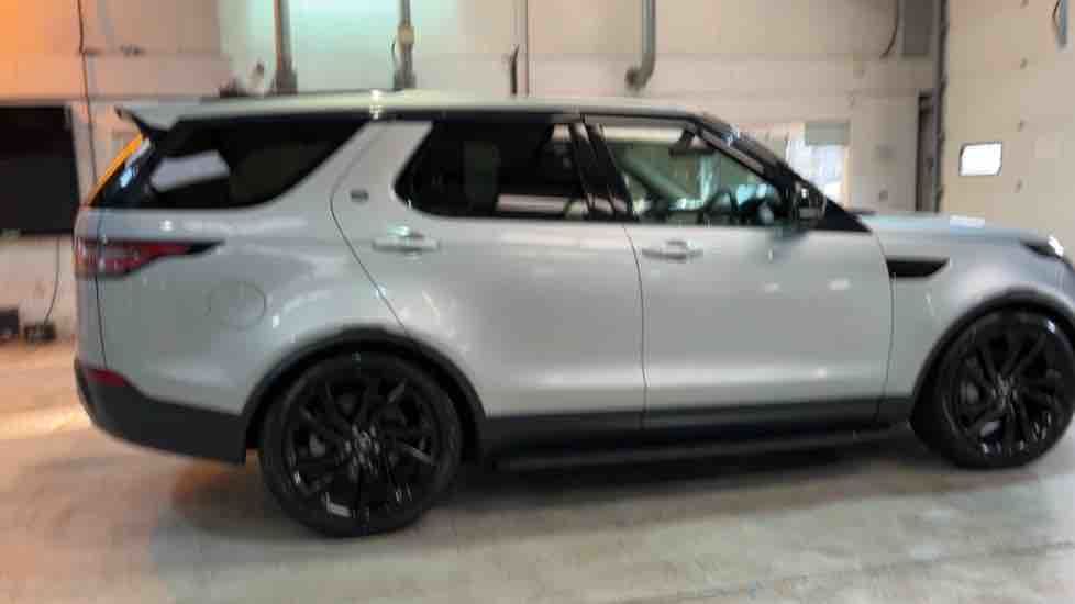 More views of Land Rover Discovery