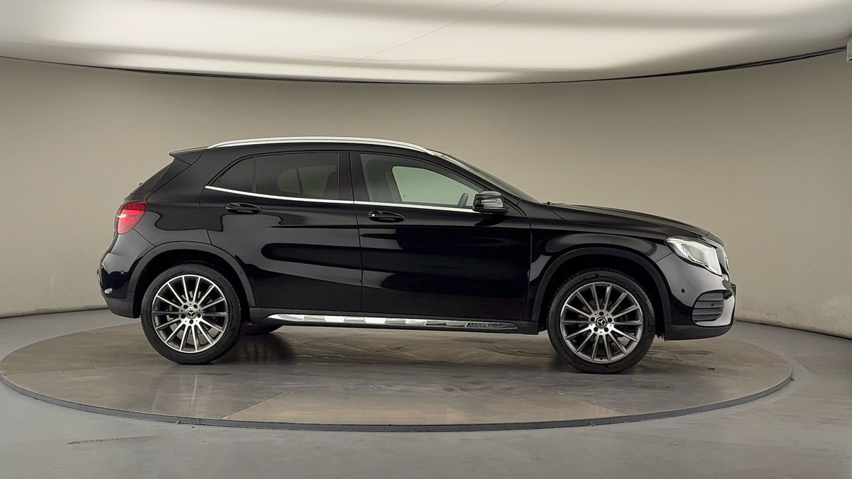More views of Mercedes-Benz GLA
