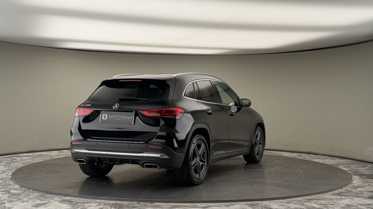 Mercedes-Benz GLA Image 21