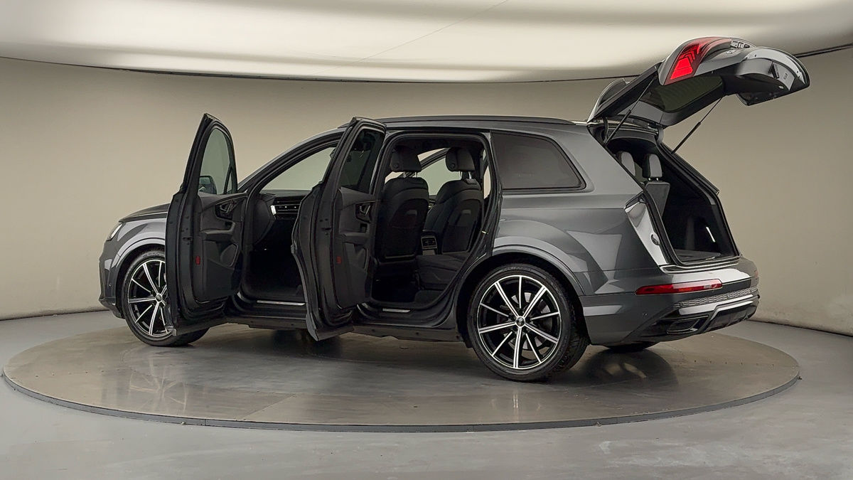 More views of Audi Q7