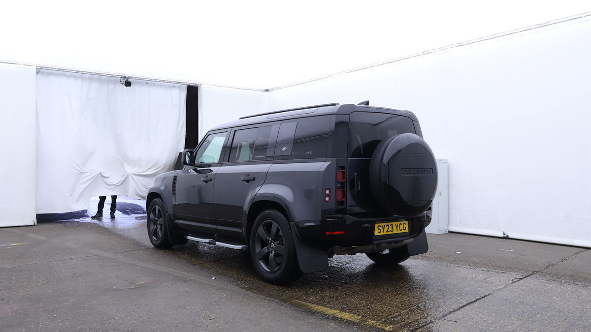 Land Rover Defender 110 Image 3