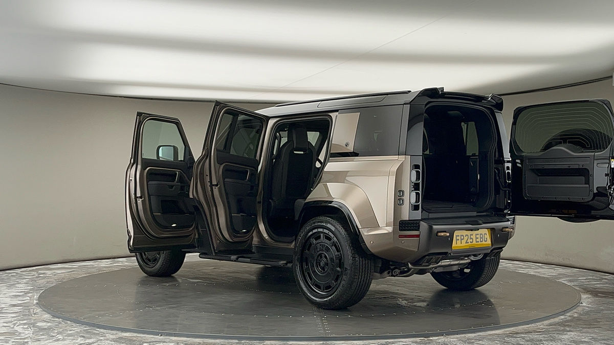 More views of Land Rover Defender 110
