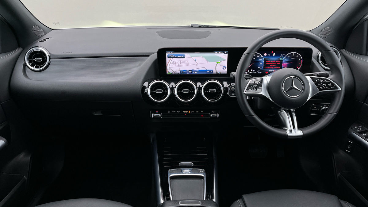 Mercedes-Benz GLA Image 12