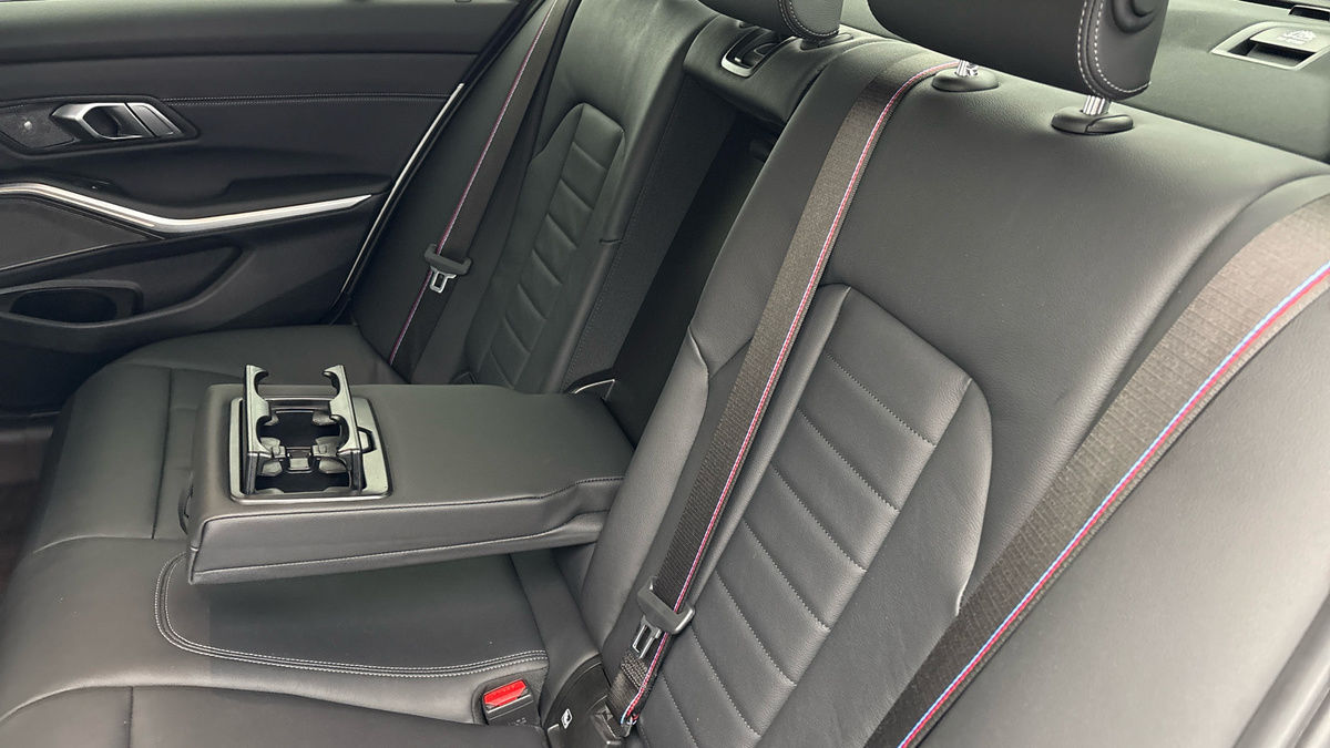 BMW 3 Series Image 9