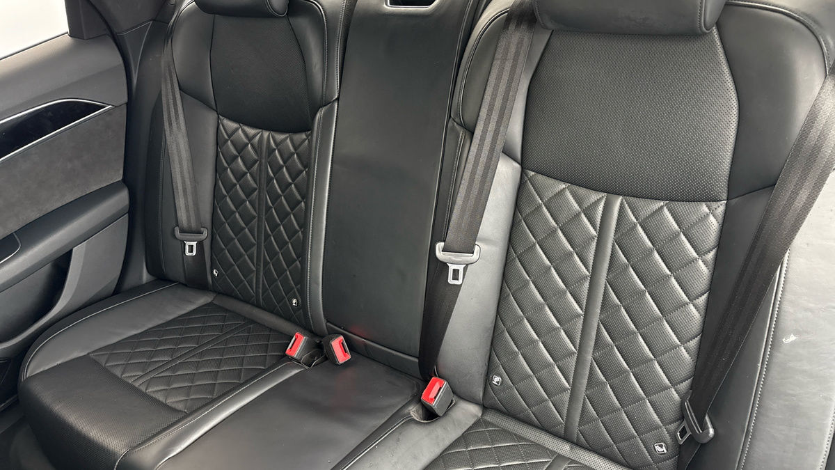 Audi A8 Image 14
