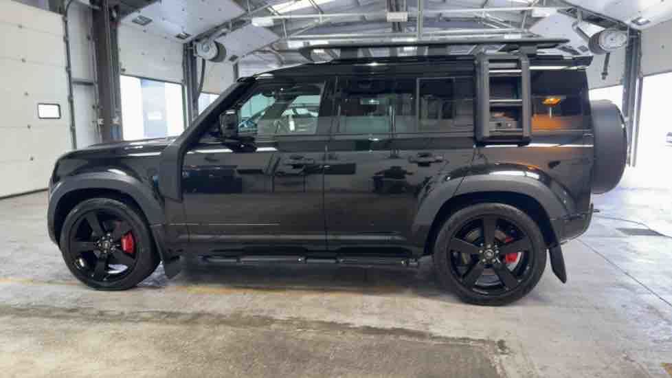 More views of Land Rover Defender 110