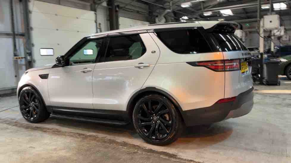 More views of Land Rover Discovery