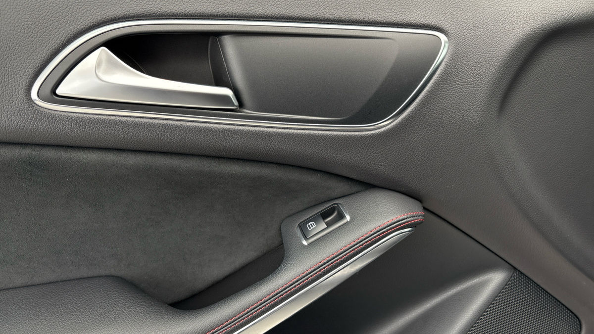 More views of Mercedes-Benz GLA