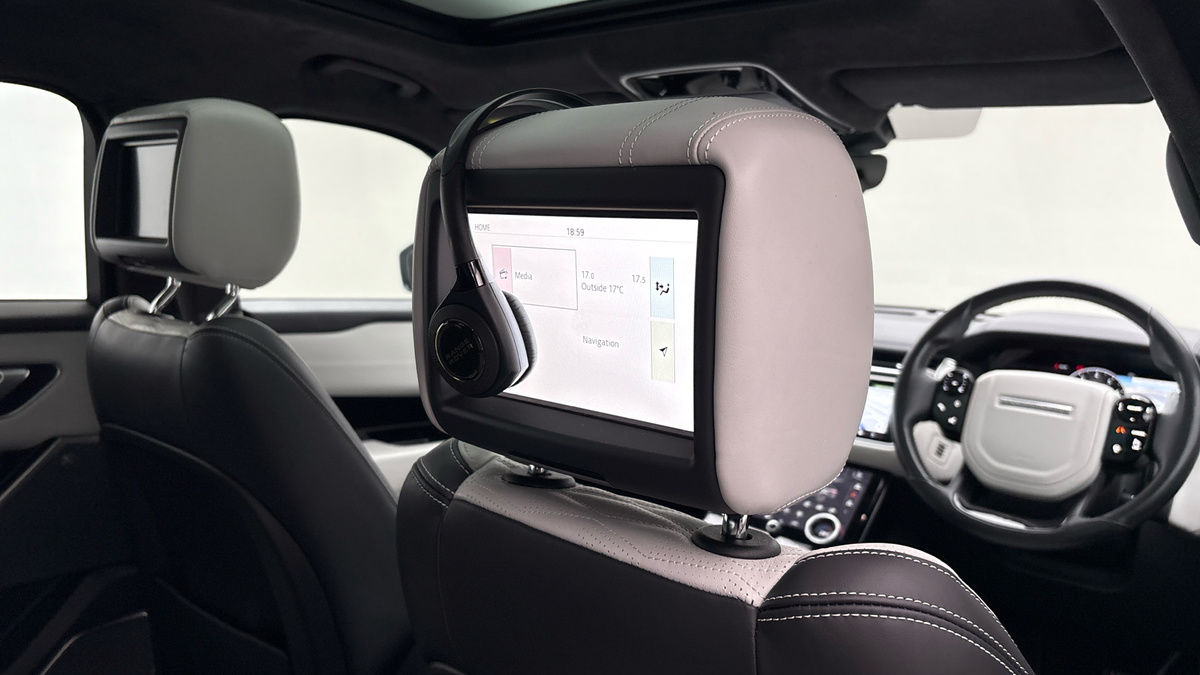 Land Rover Range Rover Velar Image 25