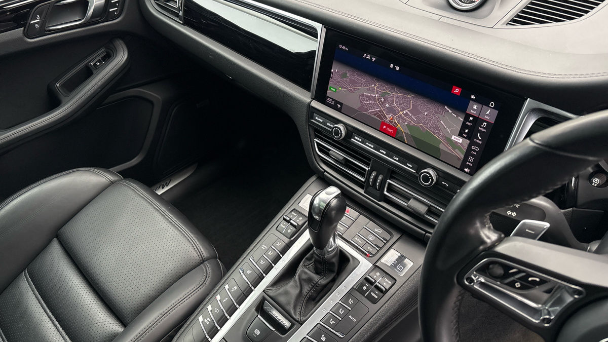 Porsche Macan Image 18
