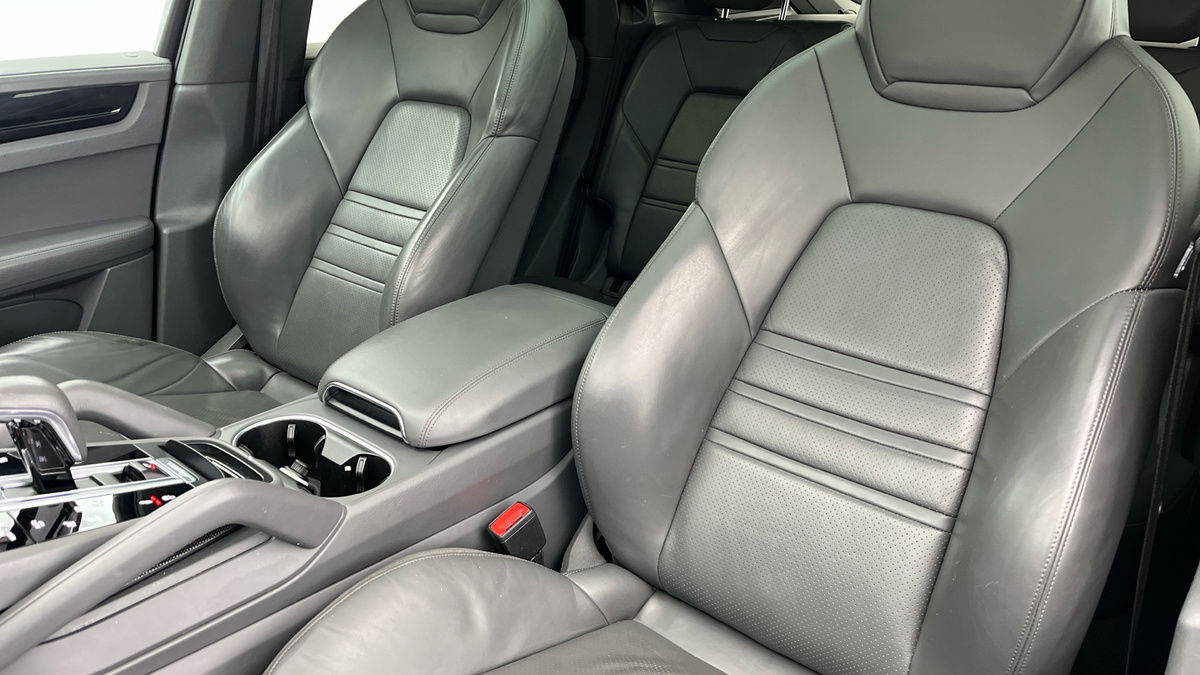 Porsche Cayenne Image 7