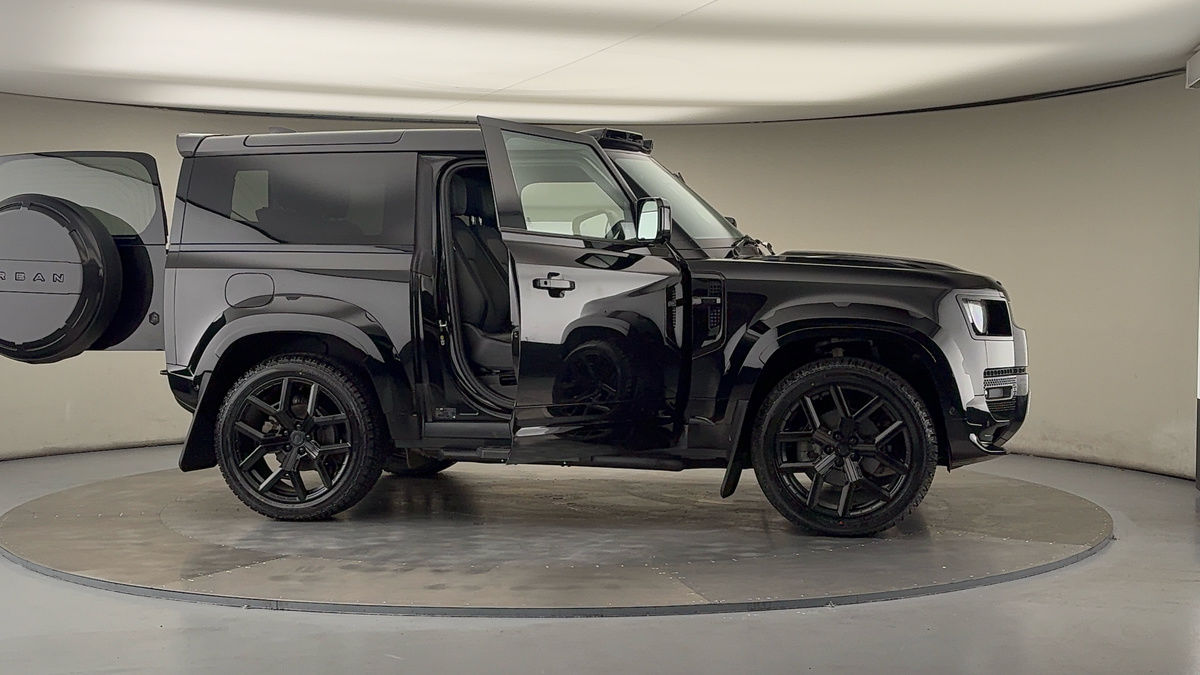 More views of Land Rover Defender 90