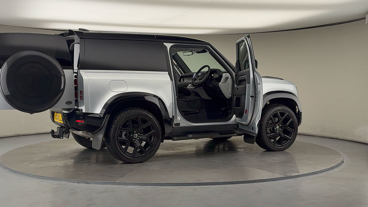 More views of Land Rover Defender 90