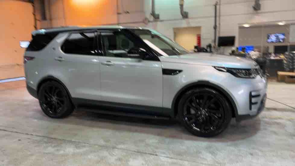 More views of Land Rover Discovery