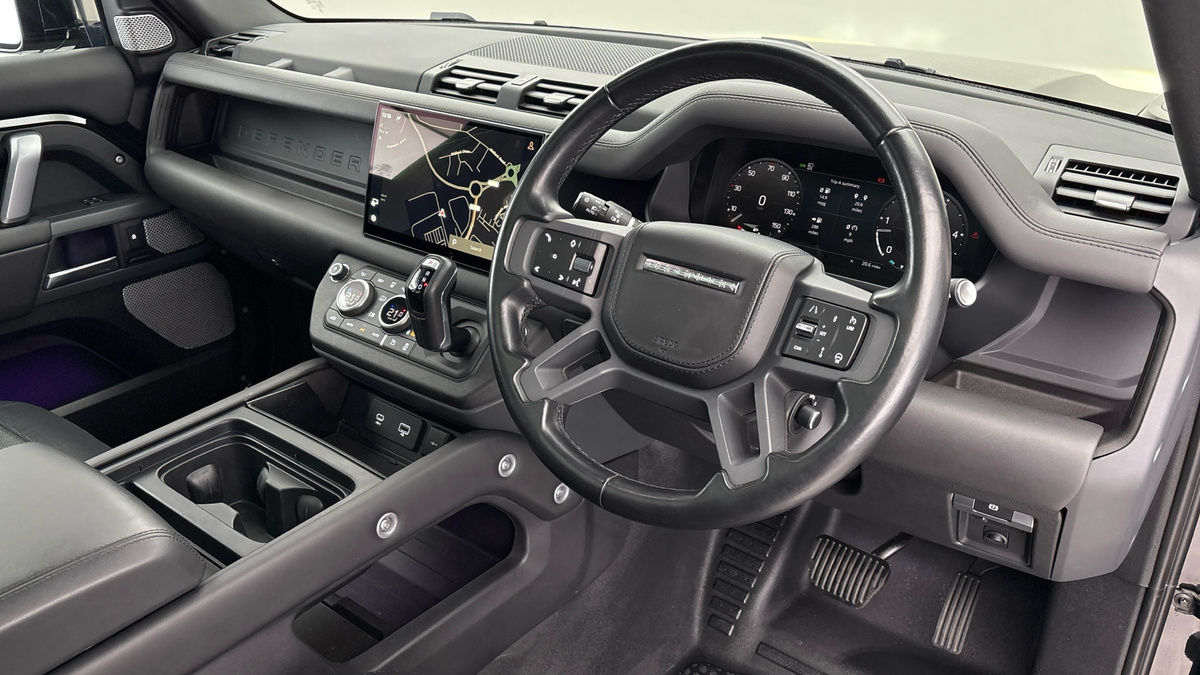 Land Rover Defender 130 Urban Image 4