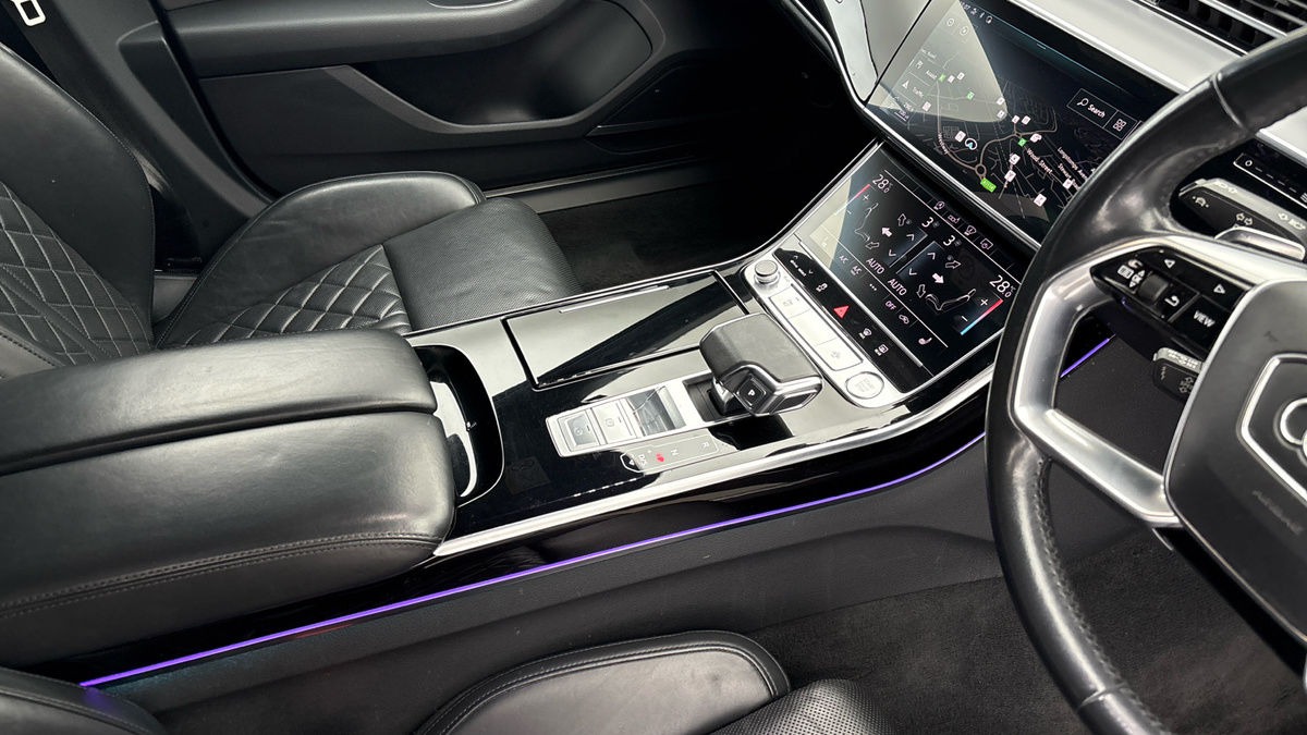 Audi A8 Image 24