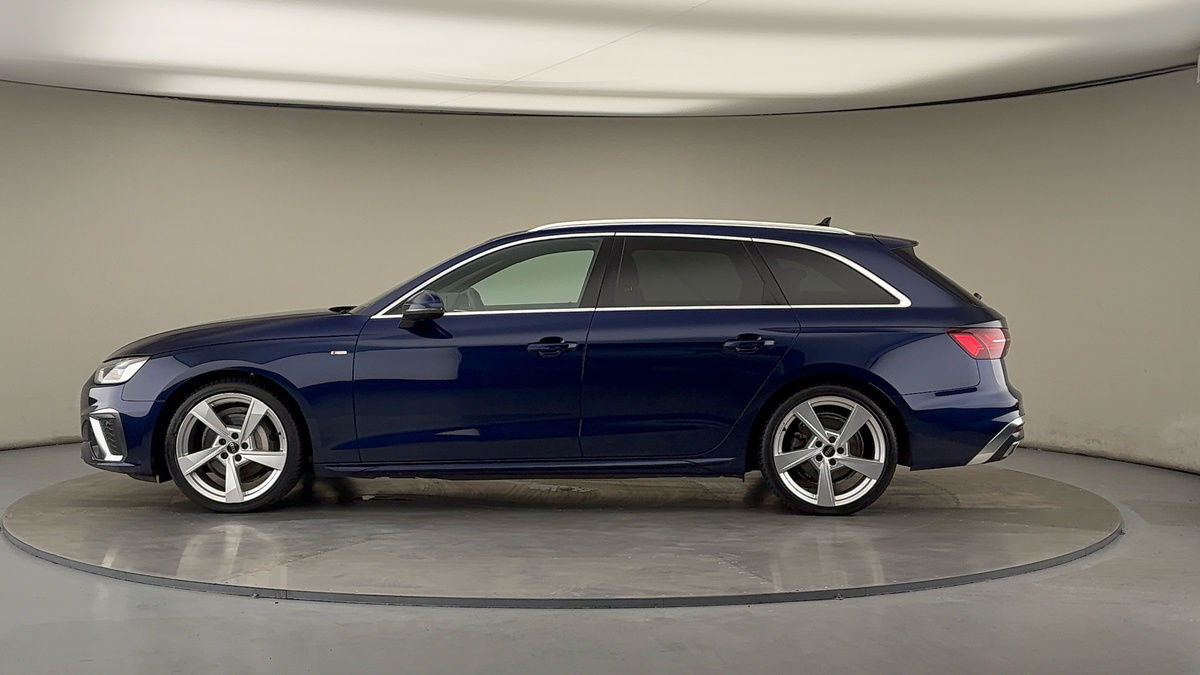 Audi A4 Avant Image 15
