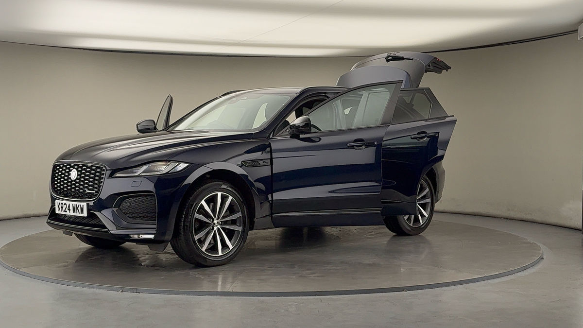Jaguar F-PACE Image 22