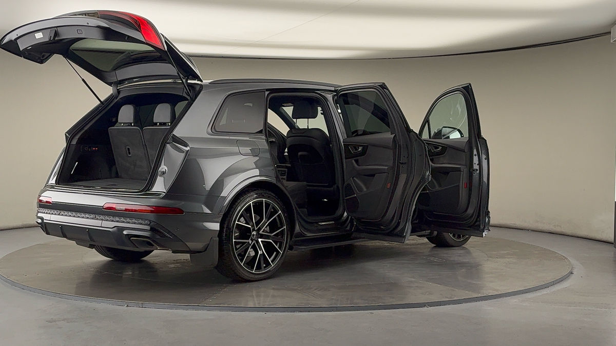 More views of Audi Q7