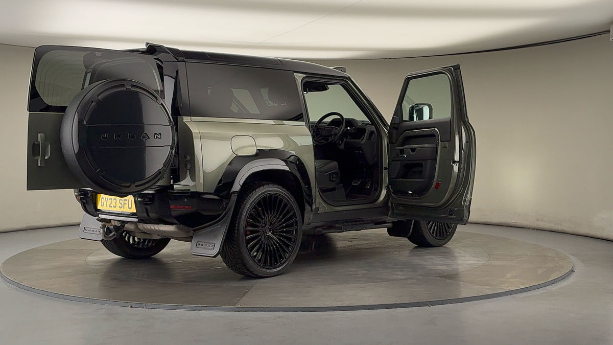 More views of Land Rover Defender 90