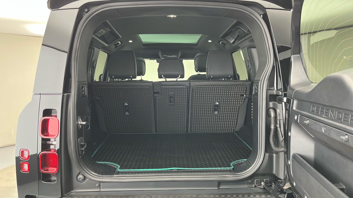 Land Rover Defender 110 Urban Image 11