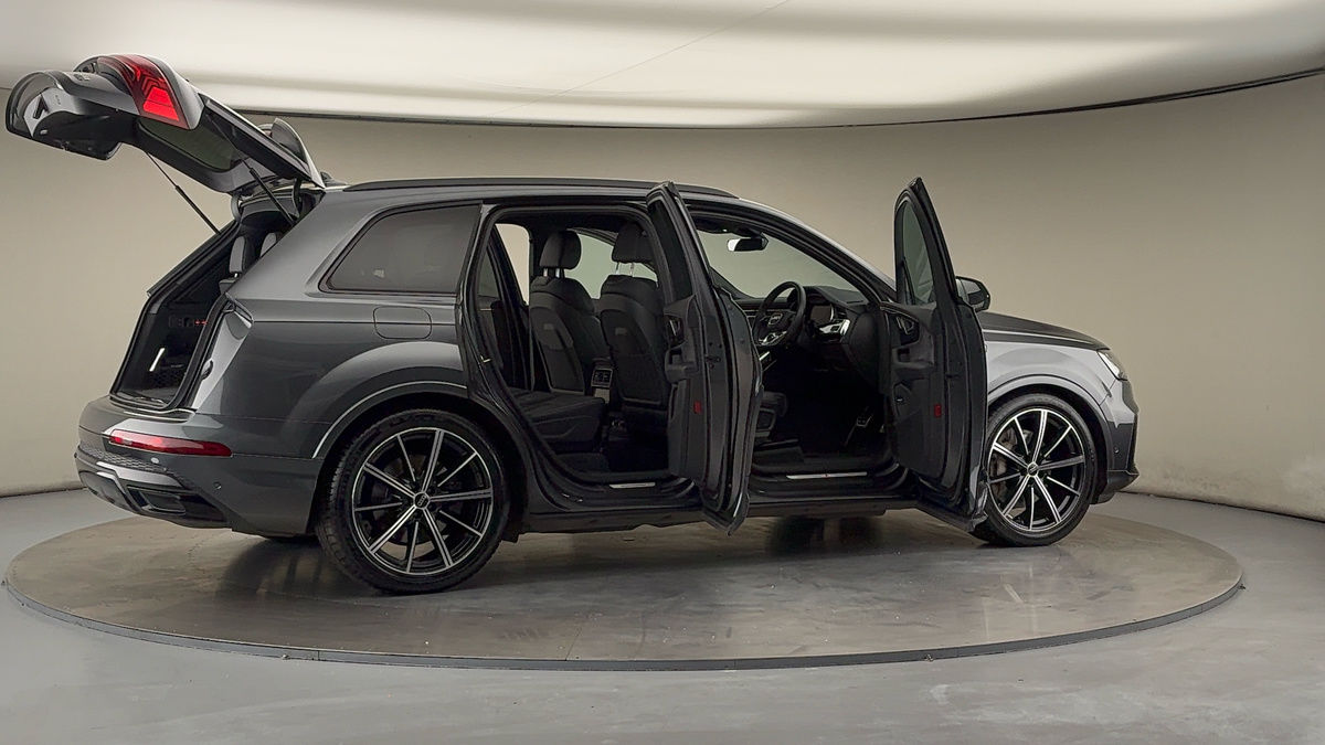 More views of Audi Q7