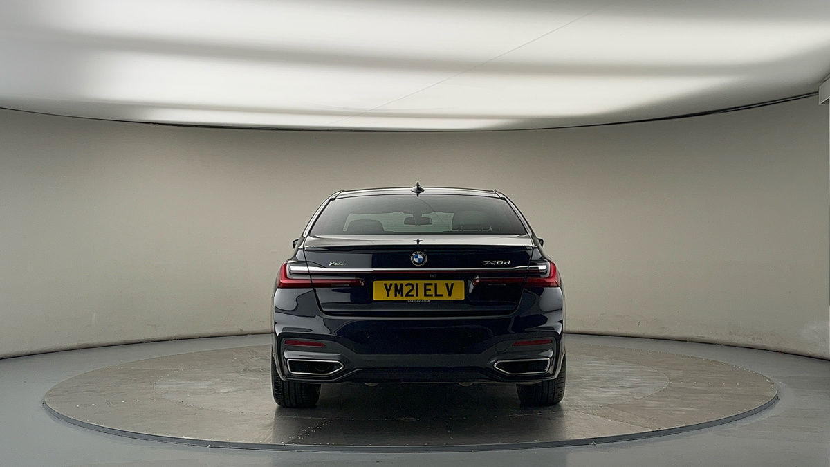 BMW 7 Series Image 4