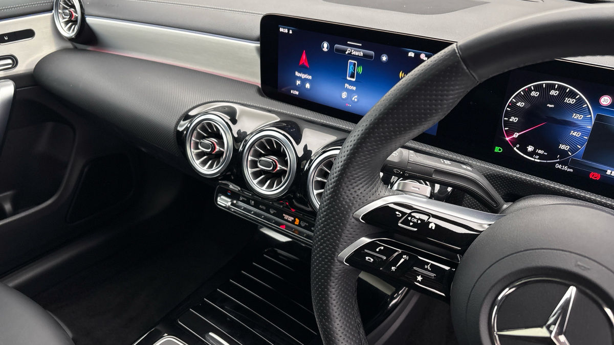 Mercedes-Benz CLA Image 18