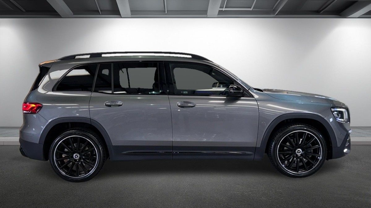 Mercedes-Benz GLB Image 16