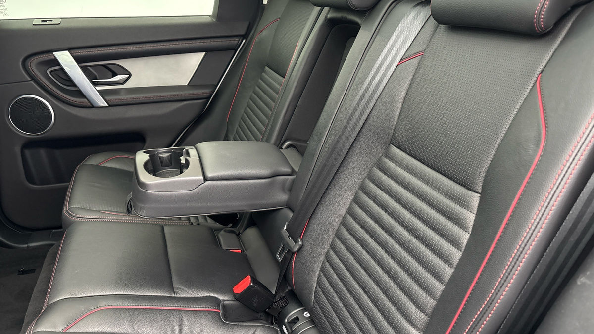 Land Rover Discovery Sport Image 9