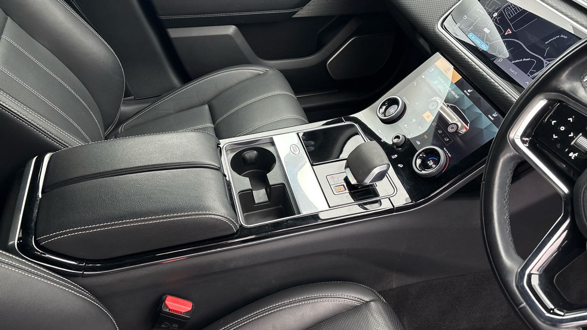 Land Rover Range Rover Velar Image 18