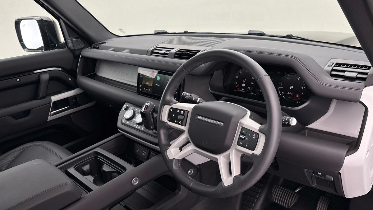 Land Rover Defender 110 Image 5
