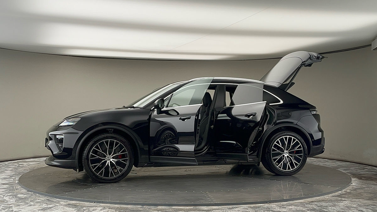 More views of Porsche Macan