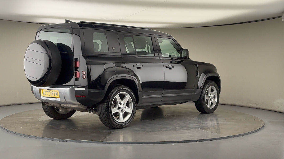 Land Rover Defender 110 Image 21