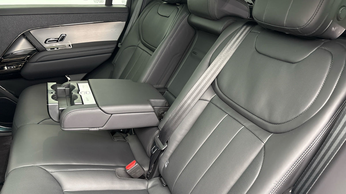 Land Rover Range Rover Sport Image 9