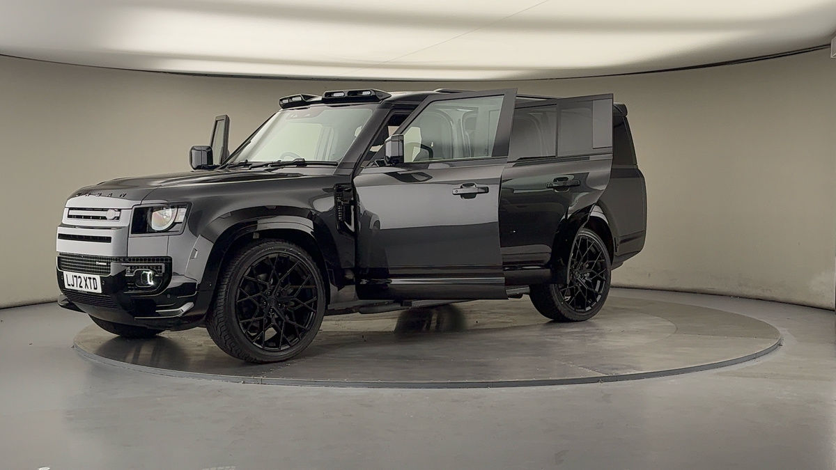 Land Rover Defender 130 Urban Image 22