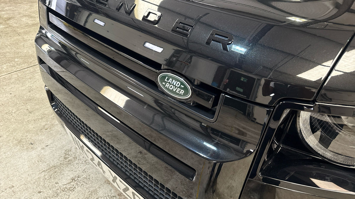 Land Rover Defender 110 Urban Image 40