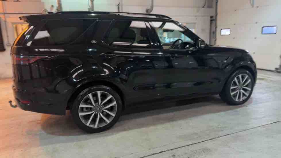 More views of Land Rover Discovery