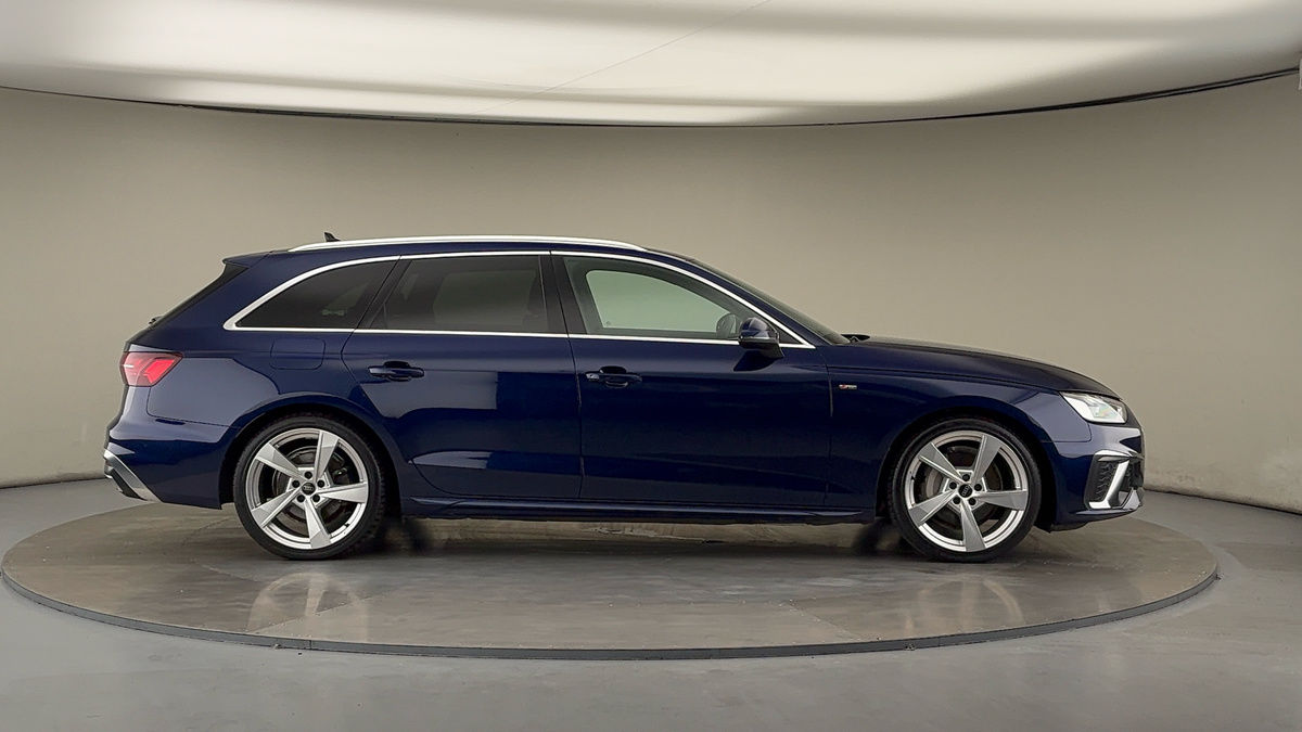 Audi A4 Avant Image 16