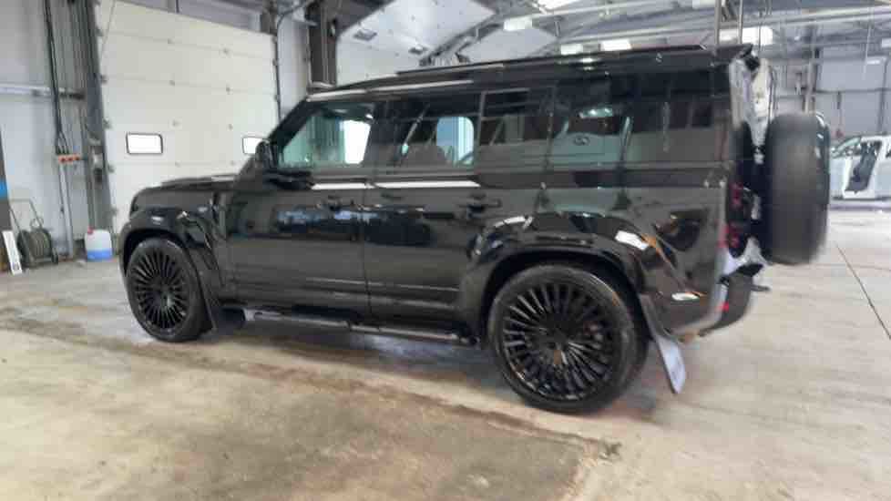 More views of Land Rover Defender 110