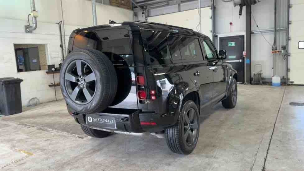 More views of Land Rover Defender 110