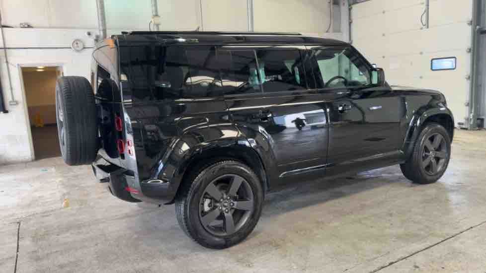 More views of Land Rover Defender 110