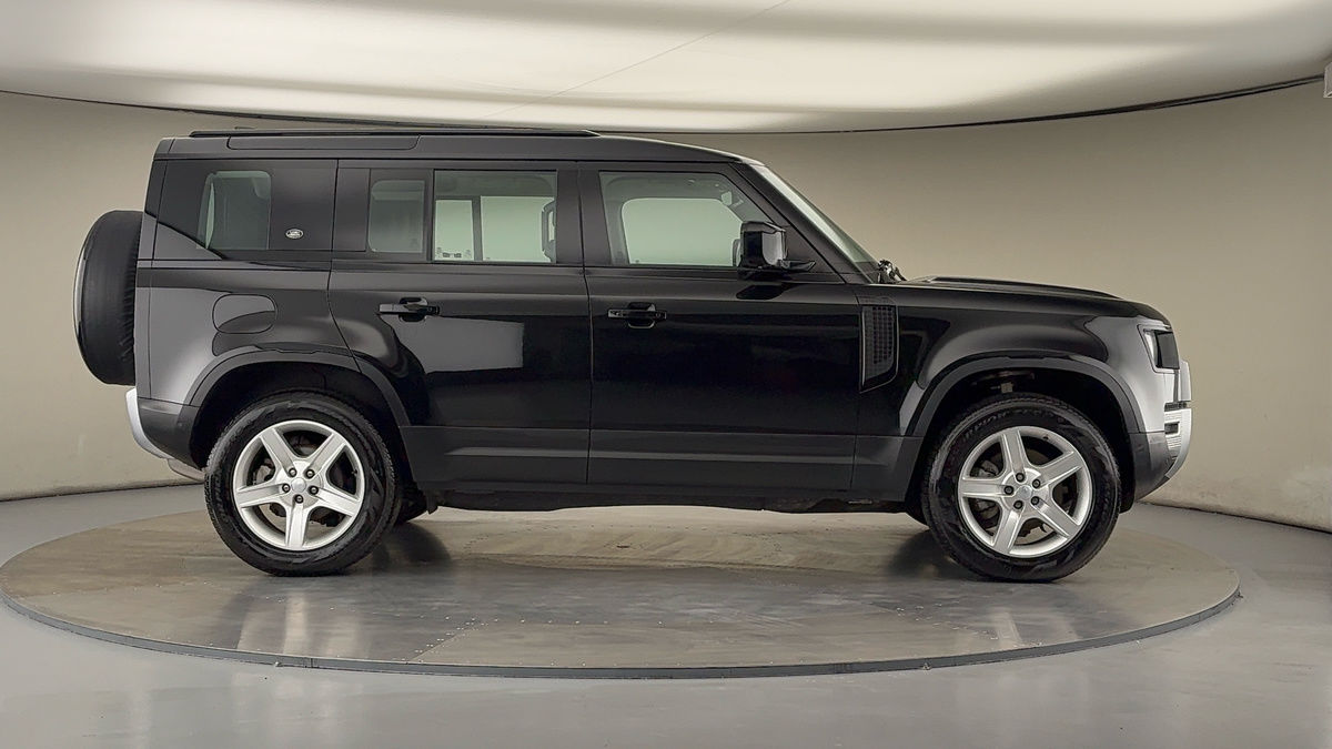 Land Rover Defender 110 Image 16