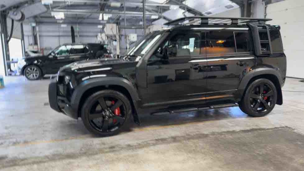 More views of Land Rover Defender 110