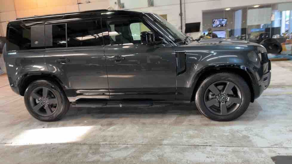 More views of Land Rover Defender 110